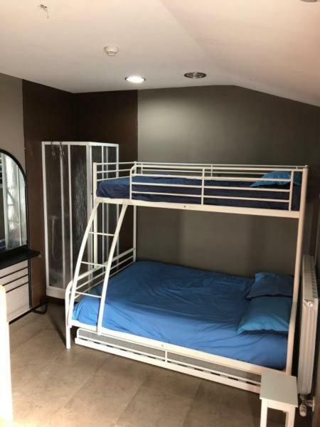 Hostel Backpacker Solopuent كاستيلو دي جاكا المظهر الخارجي الصورة